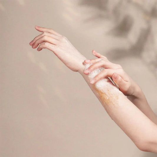 Eau Thermale Scrub Body Wash